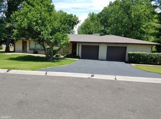 62 Lake Forest Dr, Belleville, IL