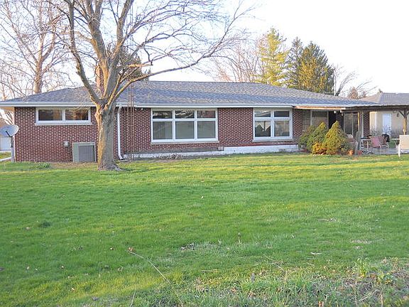 3rd image of 915 Alma Dr