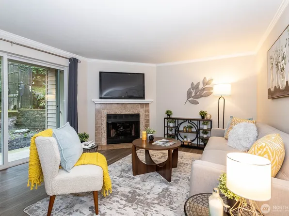 12040 100th Avenue NE #J102, Kirkland, WA 98034