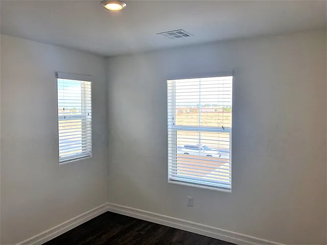 5872 Petronius St — Photo 17