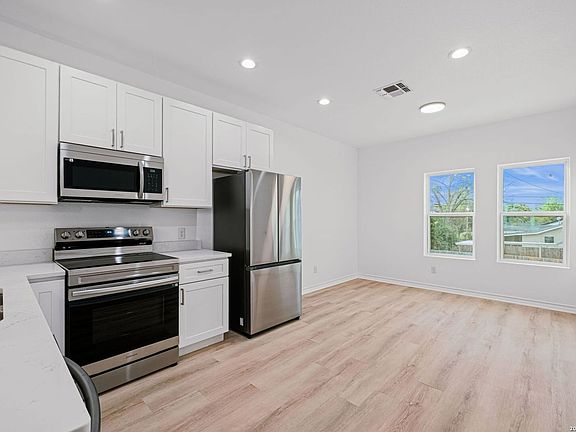 4th image of 1303 Essex St #202