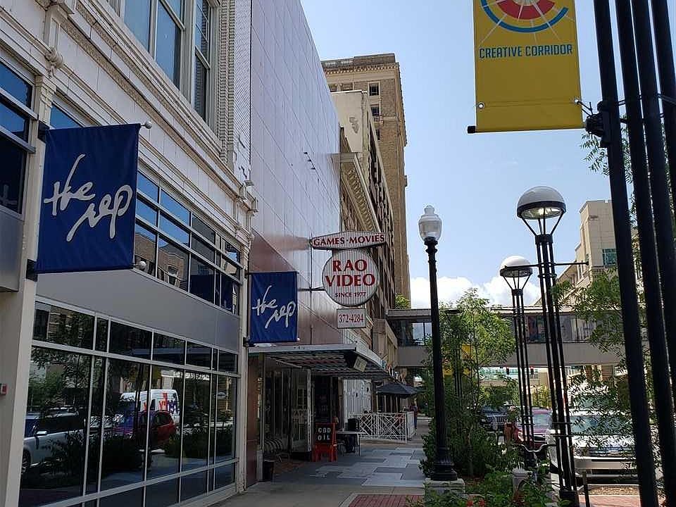 2nd image of 609 Main St