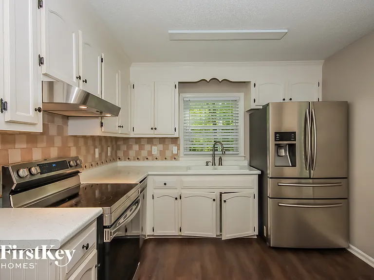 4440 Huntington Dr — Photo 8