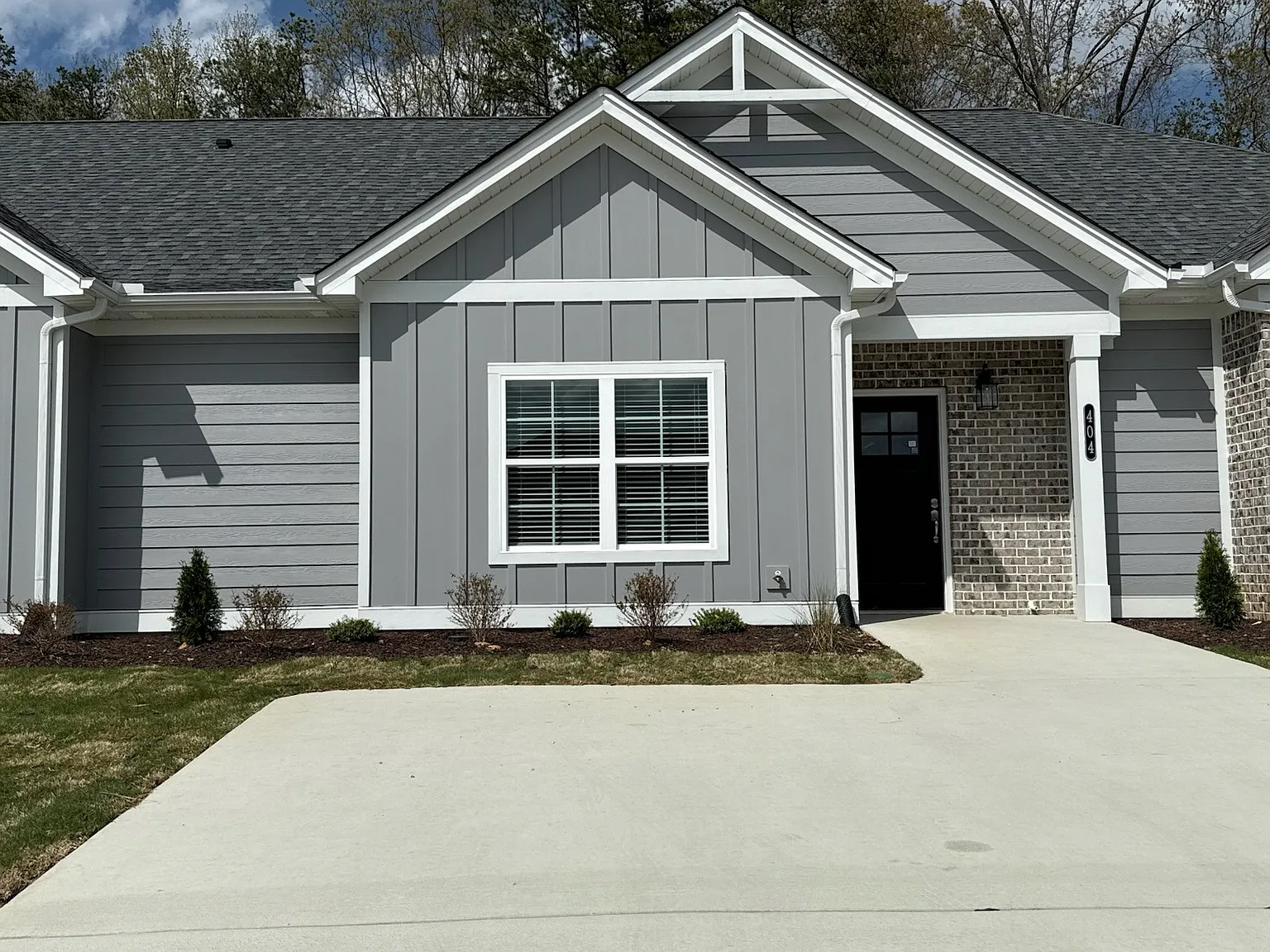 2 bed, 1057 sqft, $1,600 — Photo 1