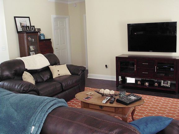 5th image of 105 Annie Cres