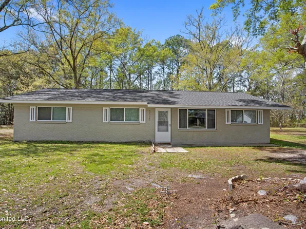 3625 Shamrock Ct, Gautier, MS 39553