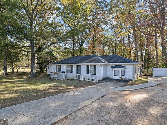 3rd image of 804 Rowland Rd
