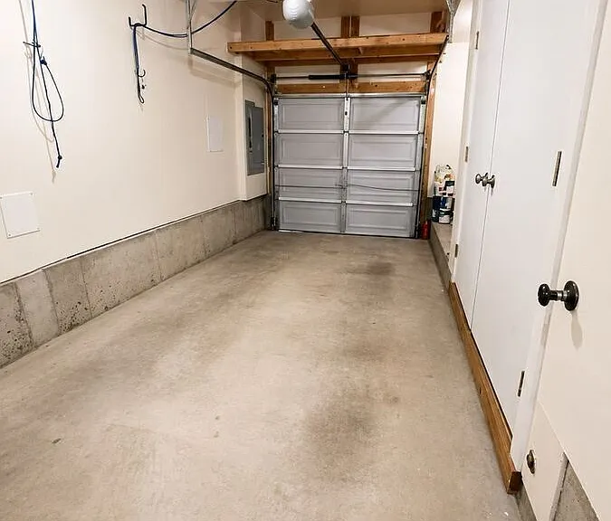 536 Regent Pl NE — Photo 17