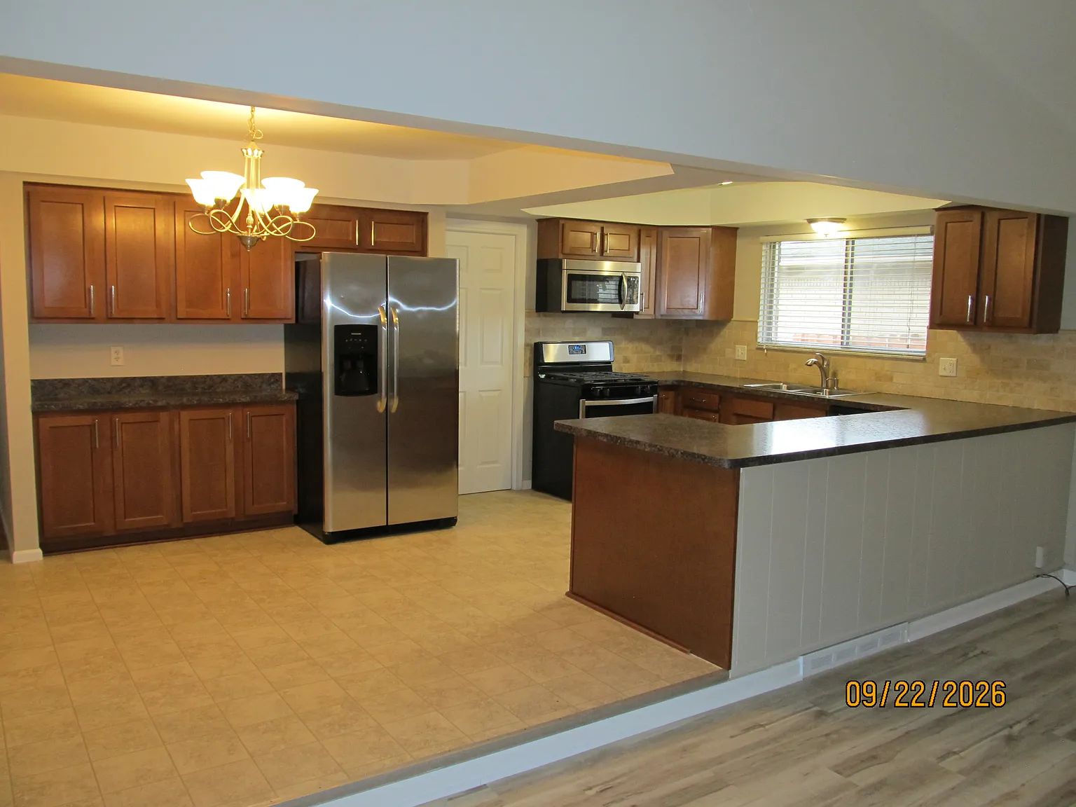 3 bed, 1571 sqft, $2,400 — Photo 2