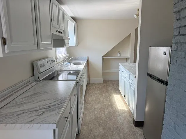 2 bed, 1.0 bath, 910 sqft, $2,300 — Photo 1