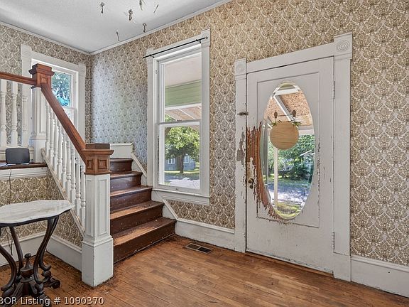 5th image of 401 N Brown St
