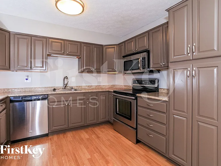 928 Cambridge Dr — Photo 7