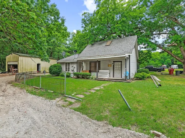101 Smith St, Bonham, TX 75418