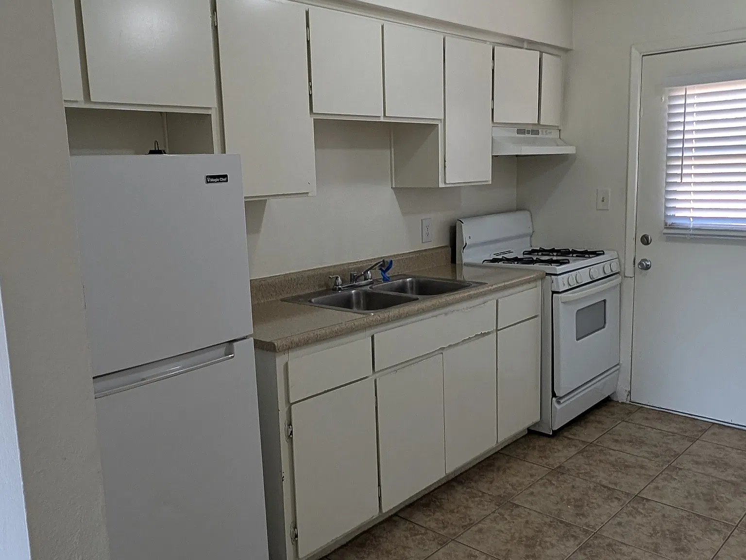 2 bed, $1,200 — Photo 3