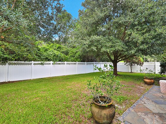 5th image of 208 Mahogany Bay Dr