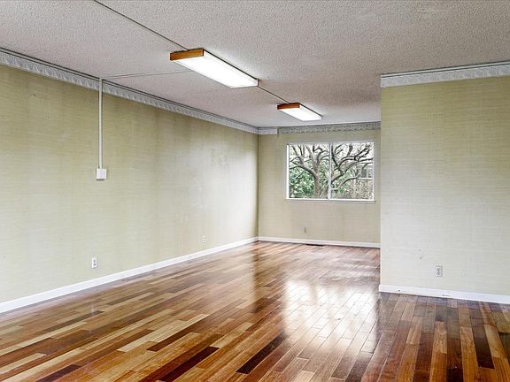 3rd image of 2034 Seaman Pl
