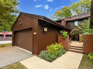 901 Spicers Ln, Northfield, OH 44067