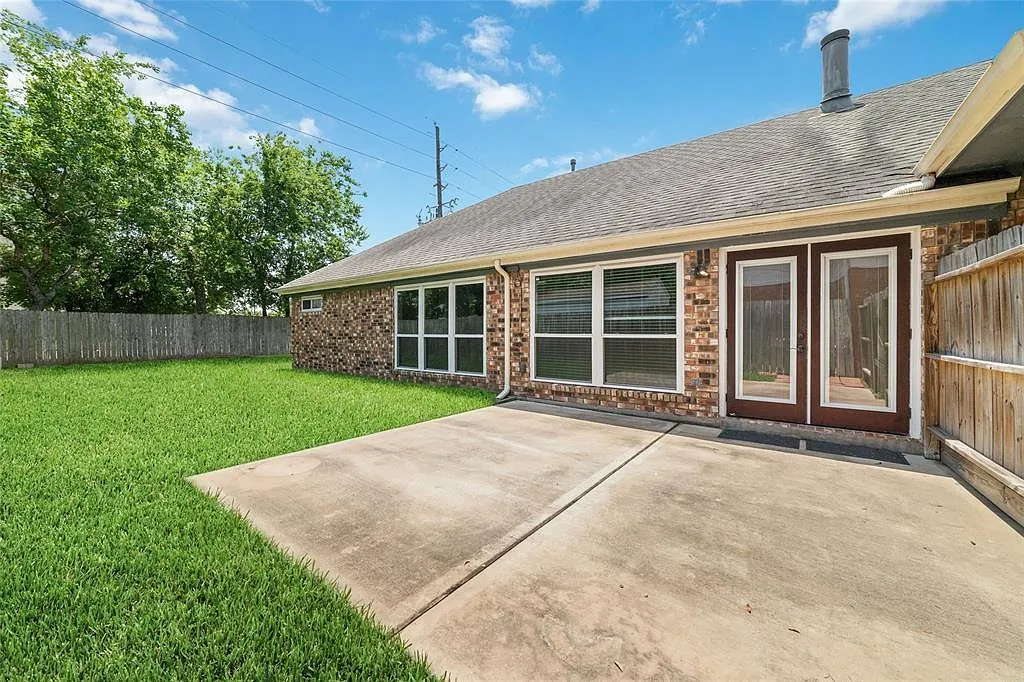 4 bed, 2.0 bath, 1721 sqft, $2,200 — Photo 4