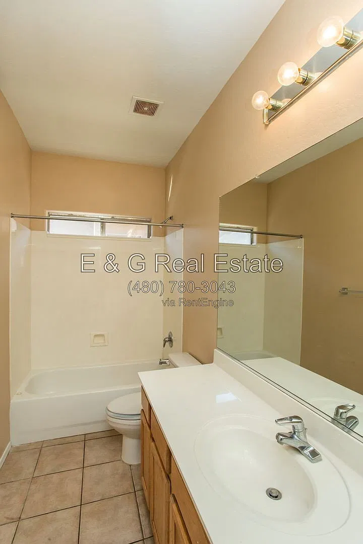 4 bed, 3.0 bath, 1914 sqft, $2,195 — Photo 3