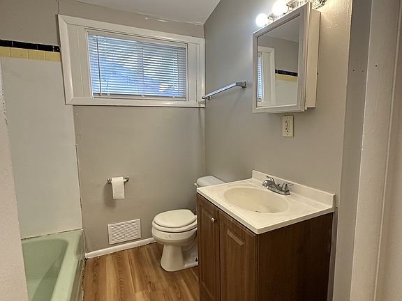 4th image of 1913 Montague St #11377376