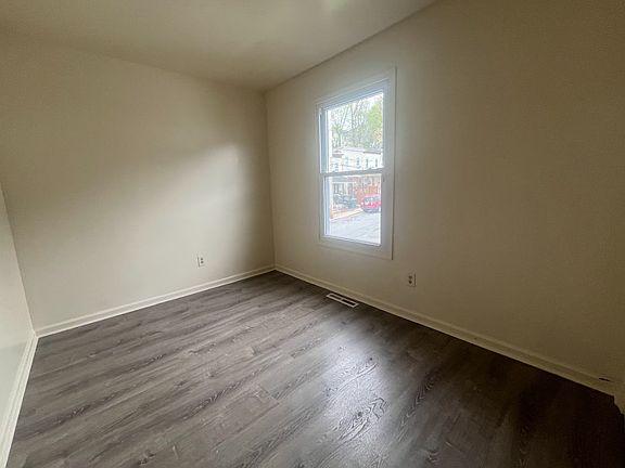 5th image of 833 Coates St
