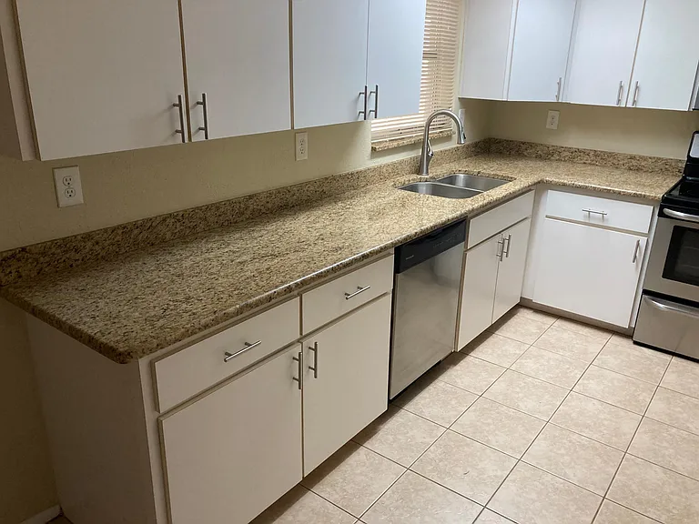 7010 Oakshire Dr — Photo 10