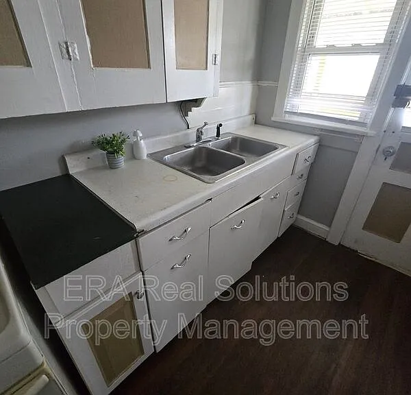598 S Hague Ave — Photo 7