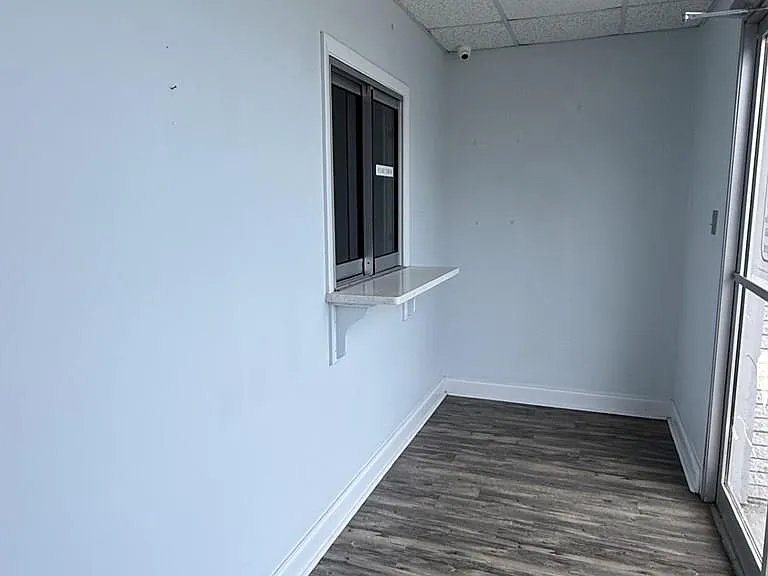 111 Colonial Way #4 — Photo 2
