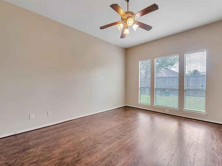 871 Falling Springs Ln — Photo 16