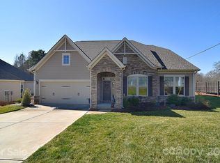 8304 Lake Harmony Dr, Matthews, NC 28105