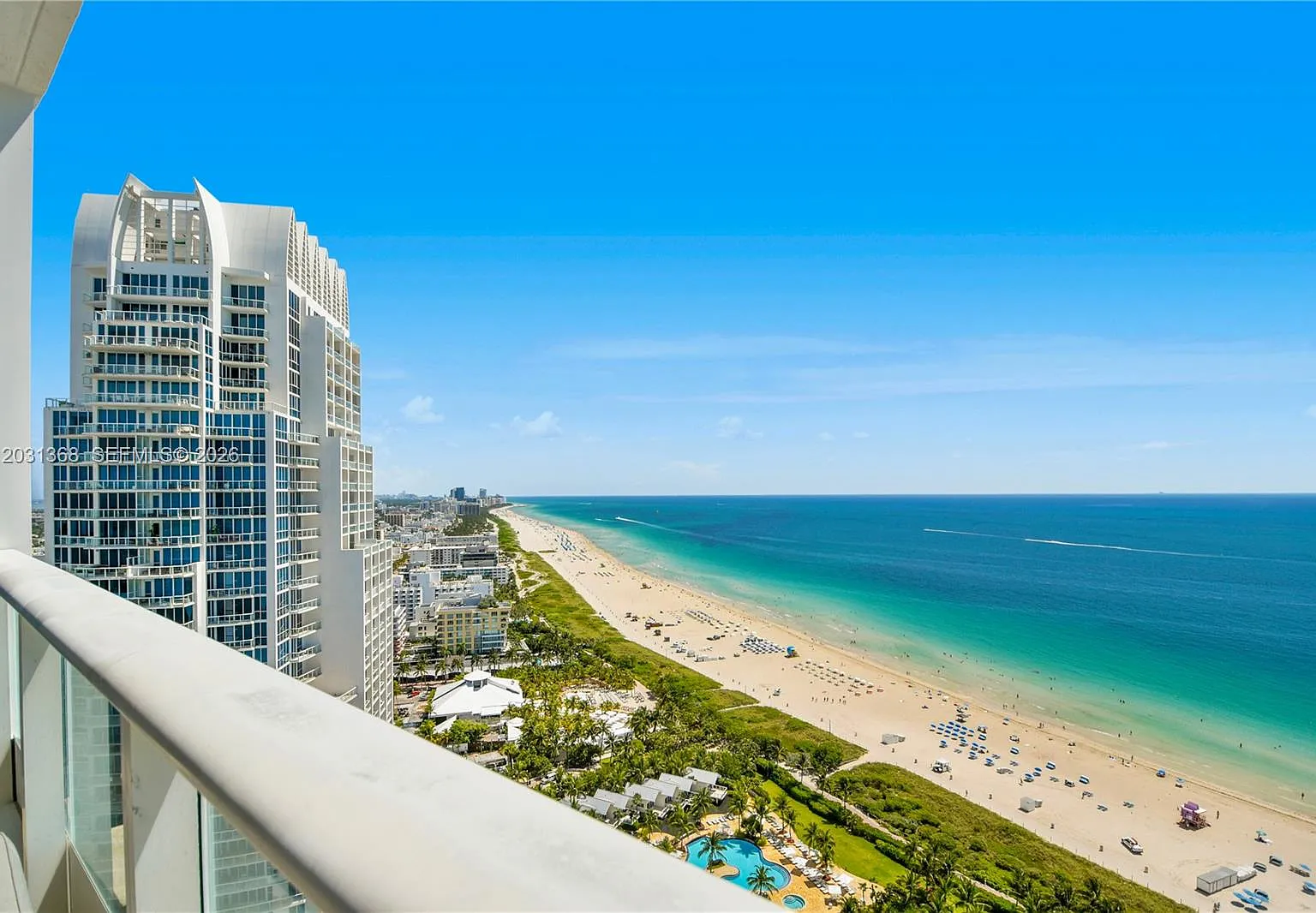 Continuum On South Beach — Photo 1