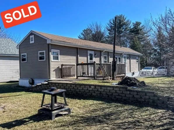 4 Oakhurst St, Ayer, MA 01432