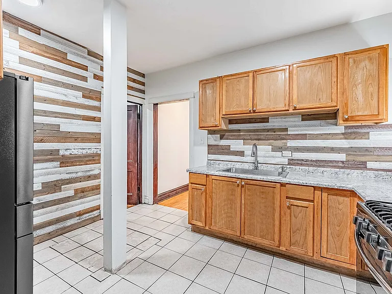 4938 W Monroe St #1 — Photo 3