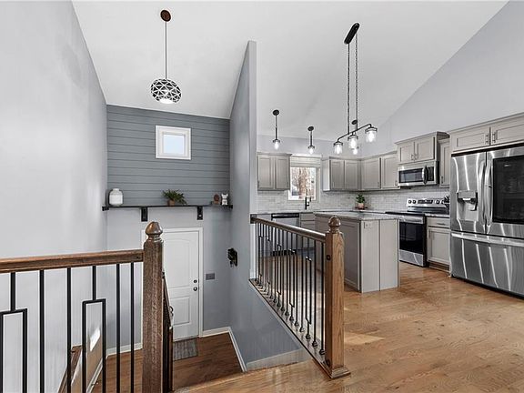5th image of 4523 NE 47th St