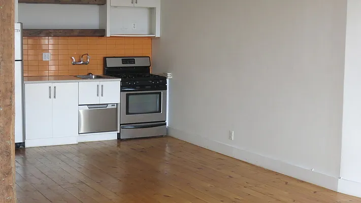 Rented by Gold-Stone Realty | media 34