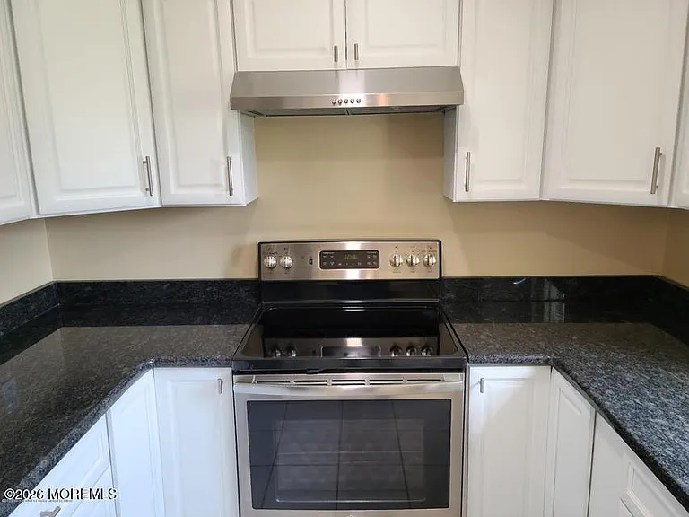 215 Clubhouse Dr — Photo 7