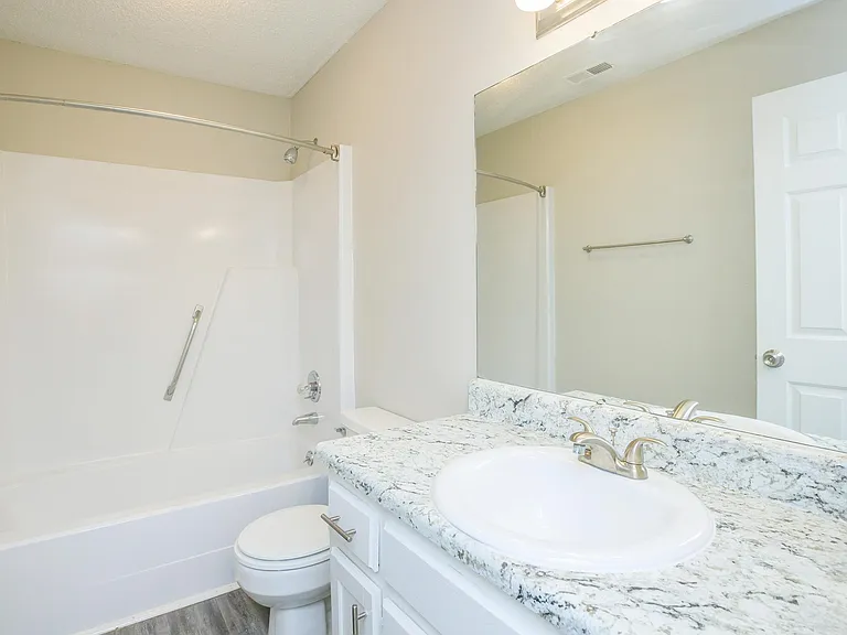 Belmont Heights Apartments & Townhomes — Photo 49