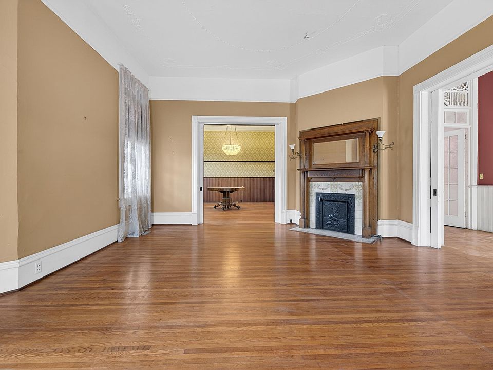 16th image of 214 South St E