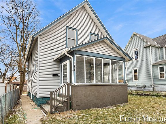 3rd image of 1728 Francis Ave SE