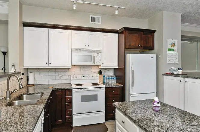 1847 Spaulding Cir — Photo 2
