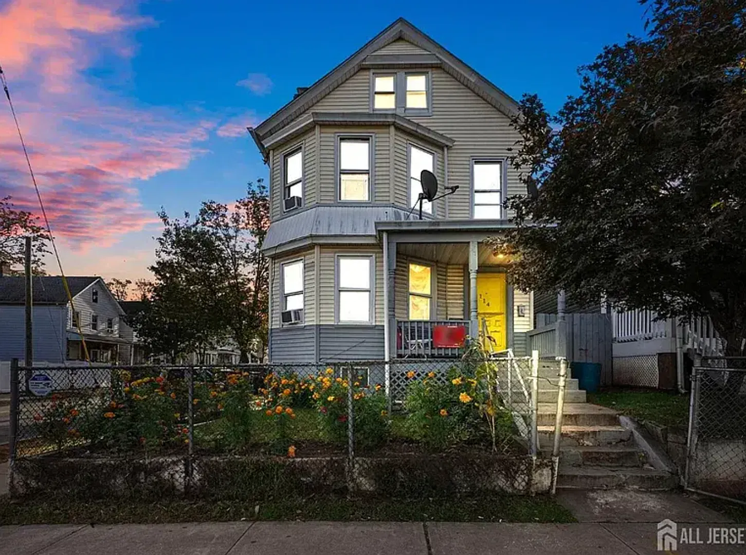 114 Joyce Kilmer Ave — Photo 1