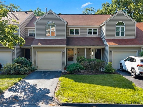2nd image of 8 Woodcrest Dr #8