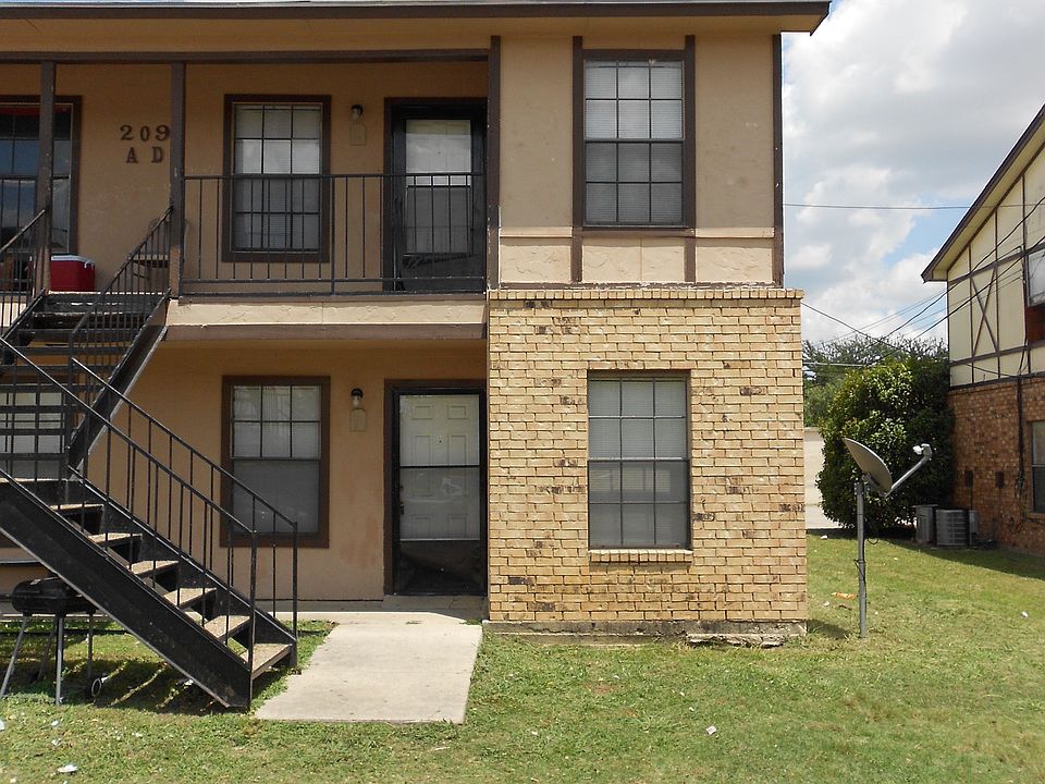 1st image of 209 Roberts Cir APT B