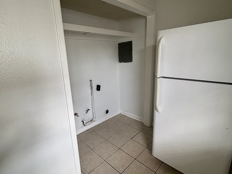 558 S Flannery Rd #C — Photo 4