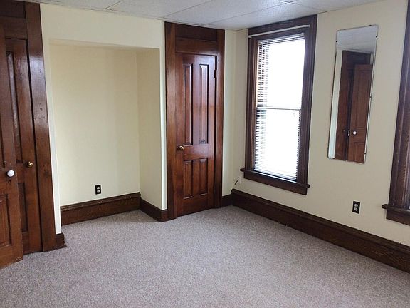 3rd image of 106 1/2 W Paradise St
