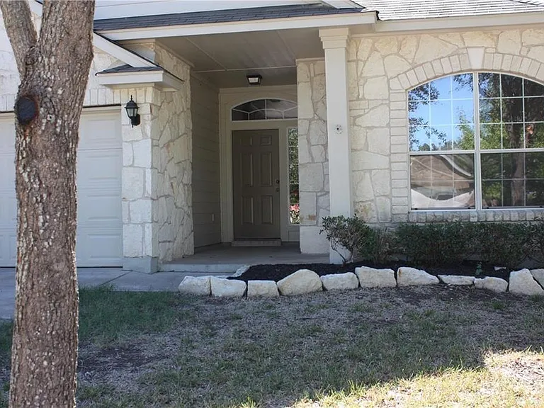 3776 Castle Rock Dr — Photo 2