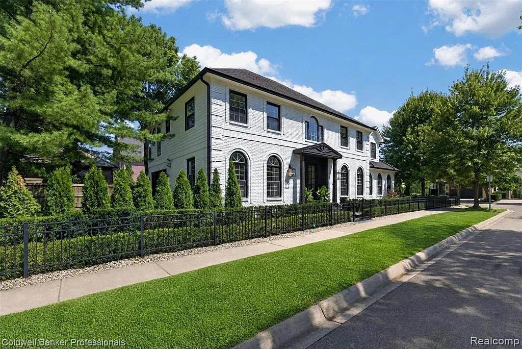 5 bed, 6.5 bath, 3732 sqft, $22,500 — Photo 2
