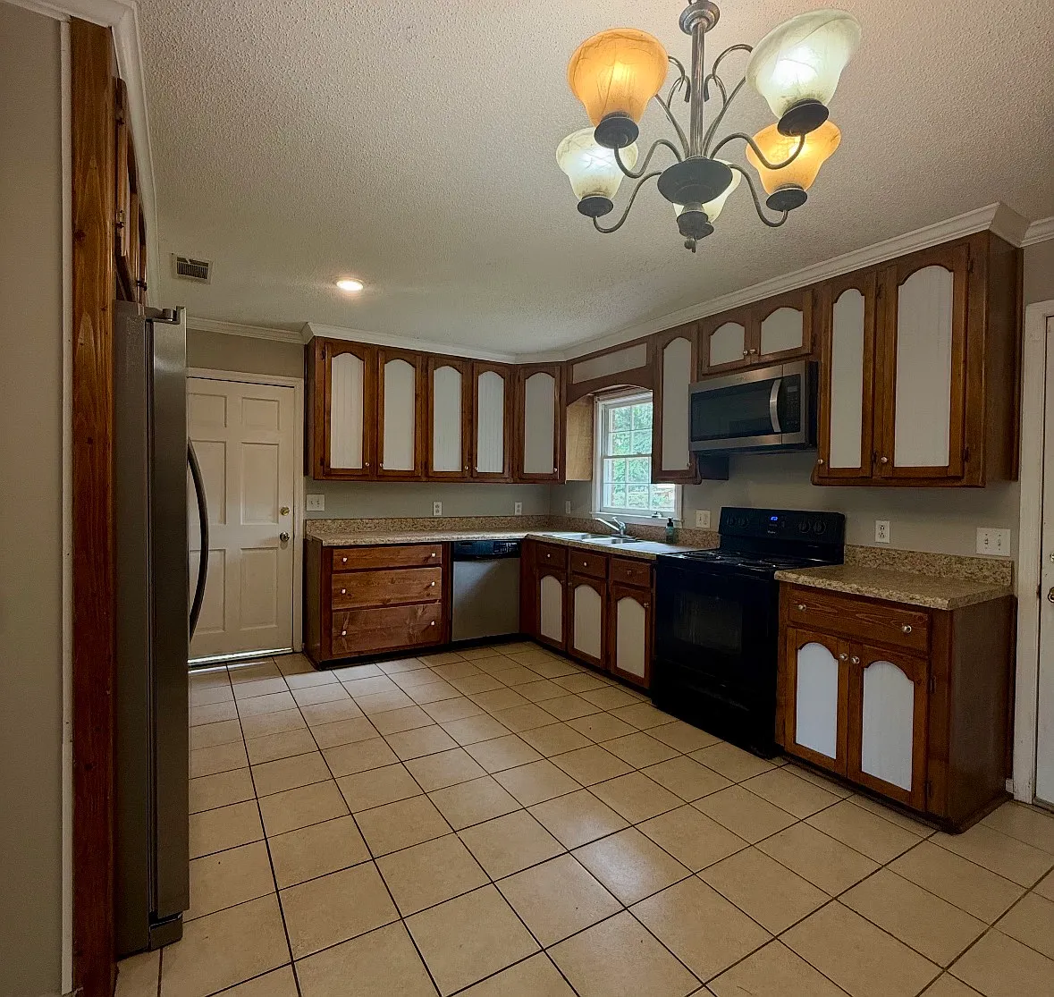 3 bed, 1328 sqft, $1,600 — Photo 3