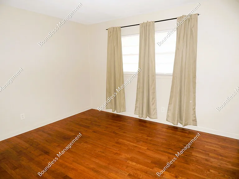2476B Maple St #B — Photo 10