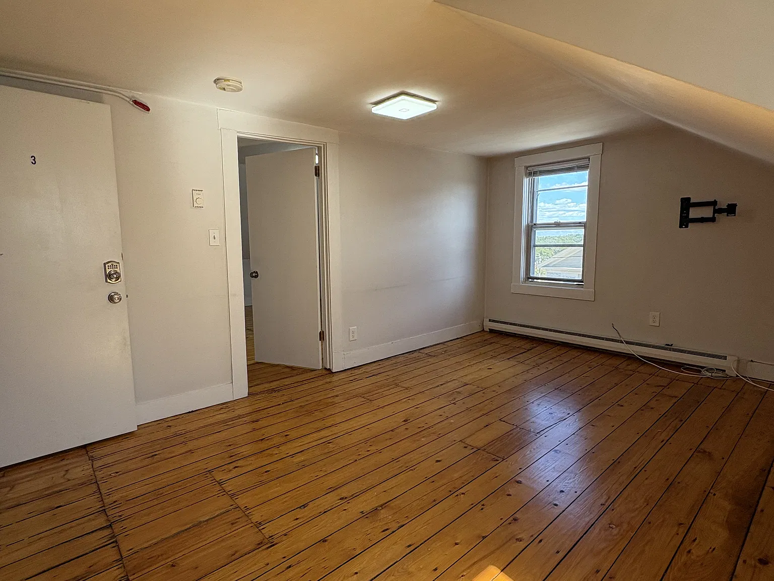 1 bed, 675 sqft, $1,800 — Photo 3